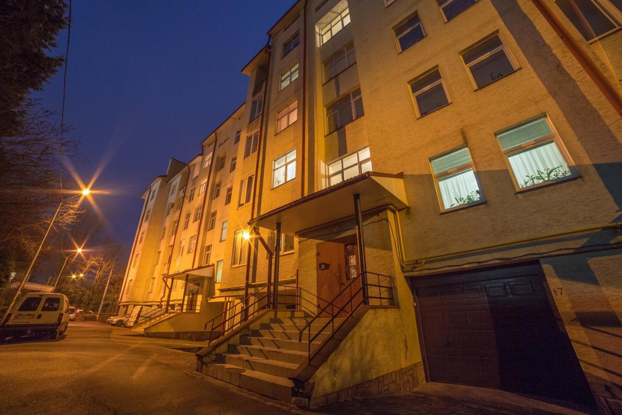 Modern Apartment On Mechnikova Street 18 Лвив Екстериор снимка